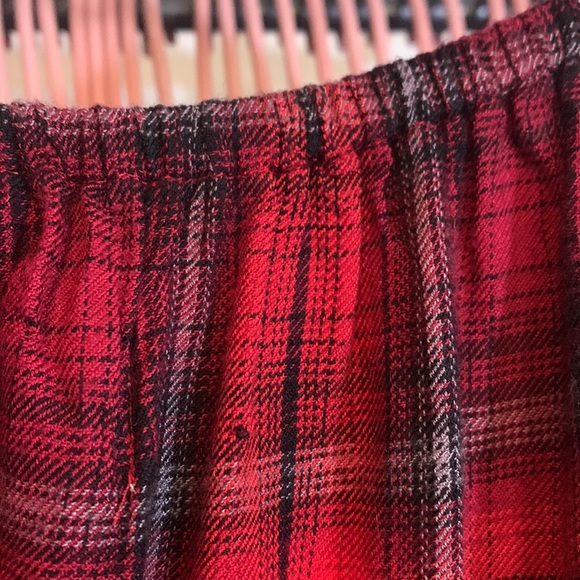 REPUBLIC Plaid Riffle Hem Versatile Long Sleeve Top in Red Black Large - Picture 3 of 7